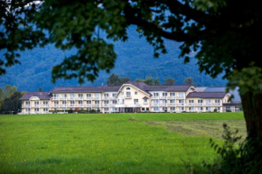 Отель Momentum Hotel, Аниф